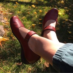 Red mephisto air jet extra soft leather walking shoe. Eu 5.5, US 8